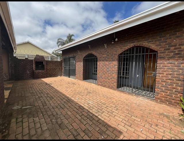 3 BEDROOM PROPERTY TO RENT IN BIRCH ACRES